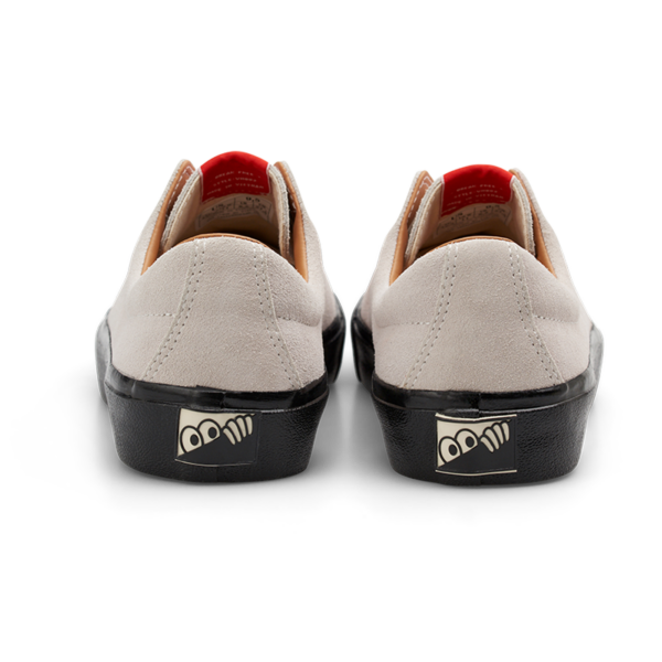 Last Resort AB &#8211; VM003 SUEDO LO WHITE/BLACK